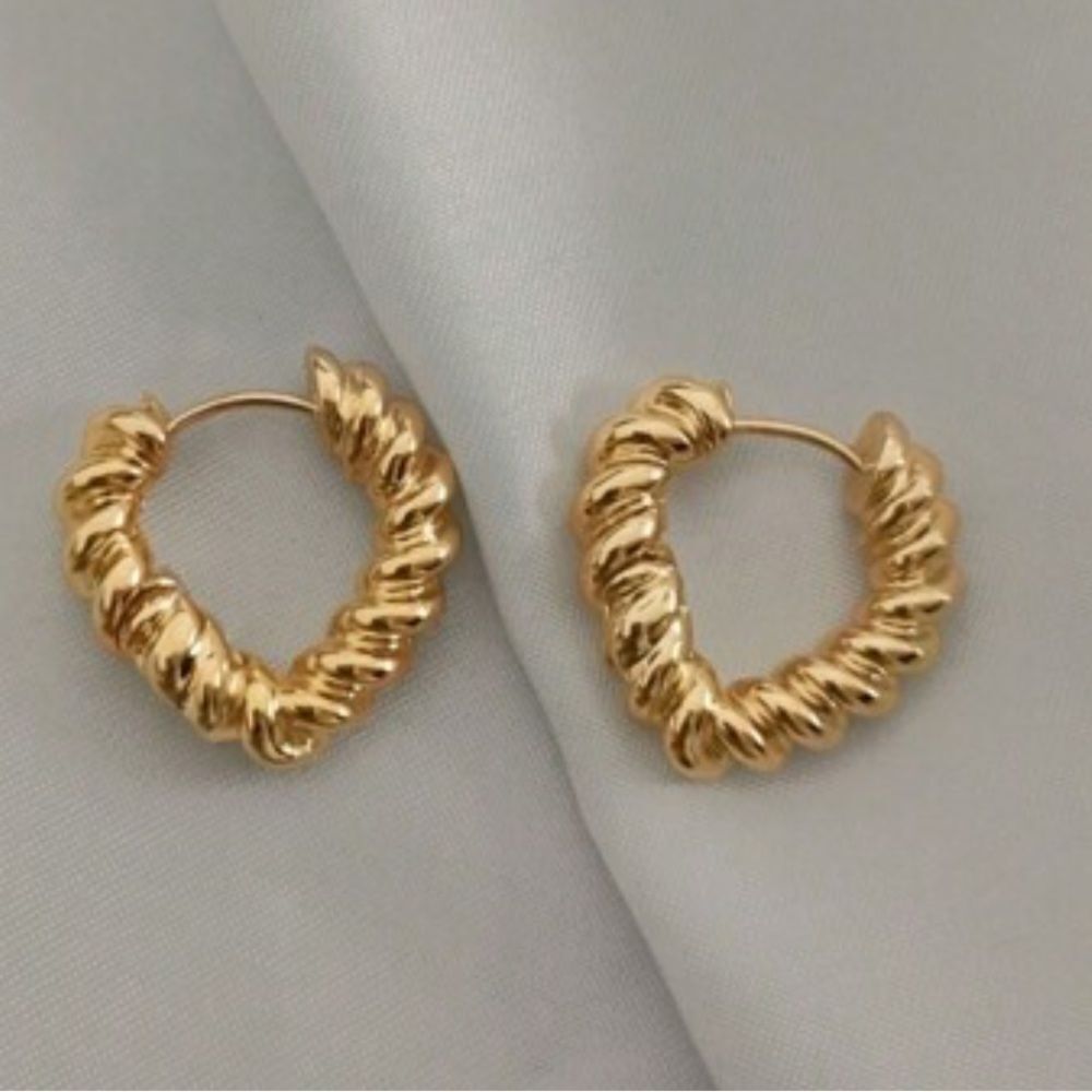 Gold Twisted Hoop Earrings M426